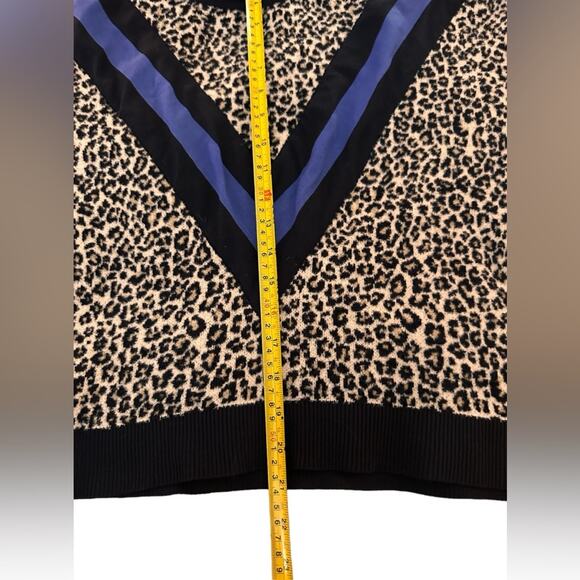 Asos Leopard Print Turtleneck Sweater Blue/Black Chevron, size 4 - Picture 4 of 6